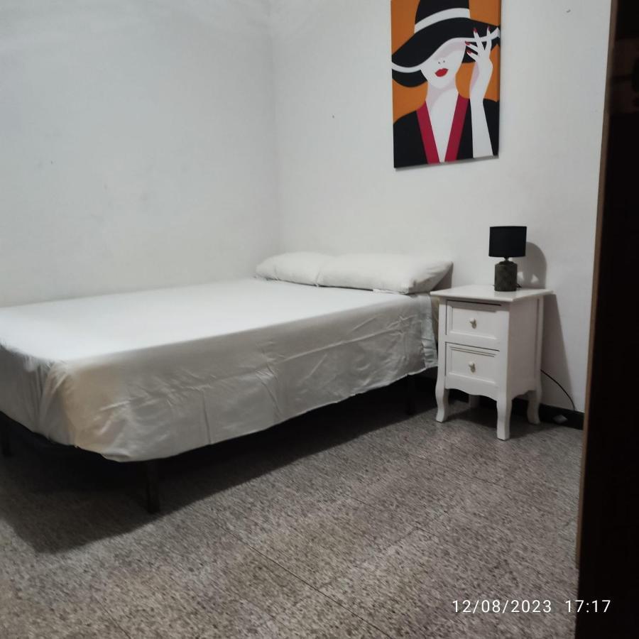 Apto Barcelona C R Apartment Santa Coloma de Gramenet Bagian luar foto