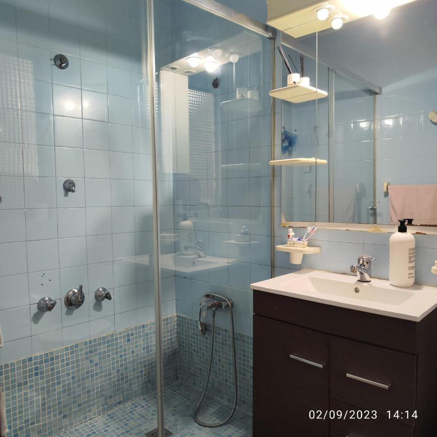 Apto Barcelona C R Apartment Santa Coloma de Gramenet Bagian luar foto