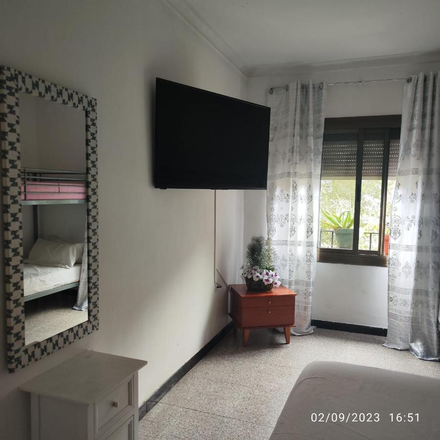 Apto Barcelona C R Apartment Santa Coloma de Gramenet Bagian luar foto
